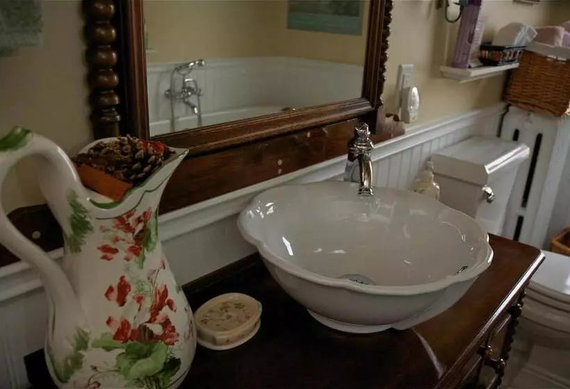 Bondy House Bed & Breakfast