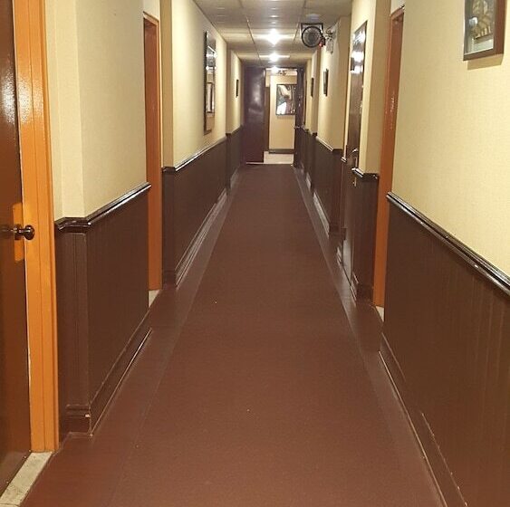 فندق على الطريق Chomedey Inn