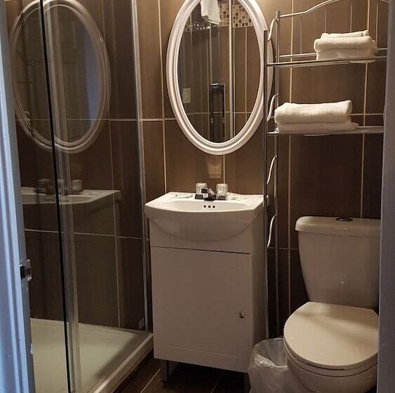 فندق على الطريق Chomedey Inn