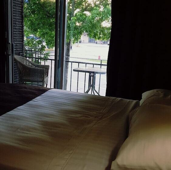 فندق على الطريق Chomedey Inn