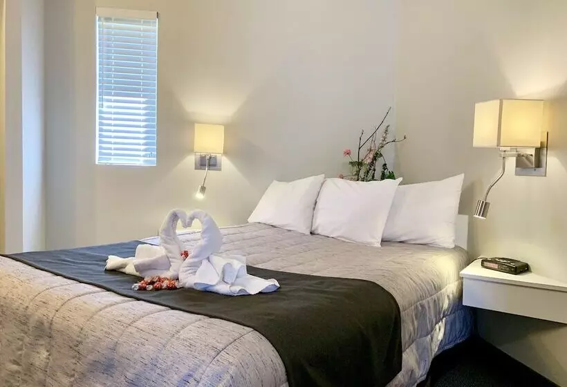 Motel Invitation