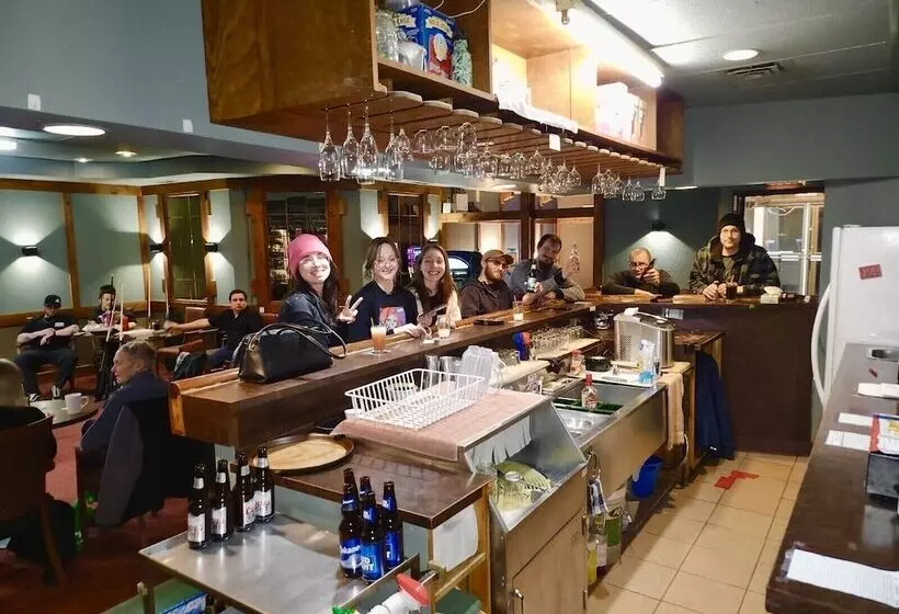 Motelli Lacombe Motor Inn