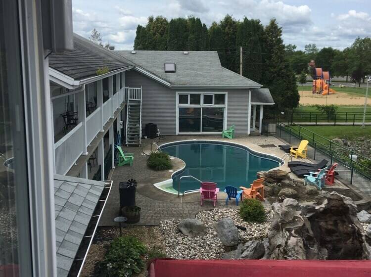 리조트 La Halte Des 103 îles