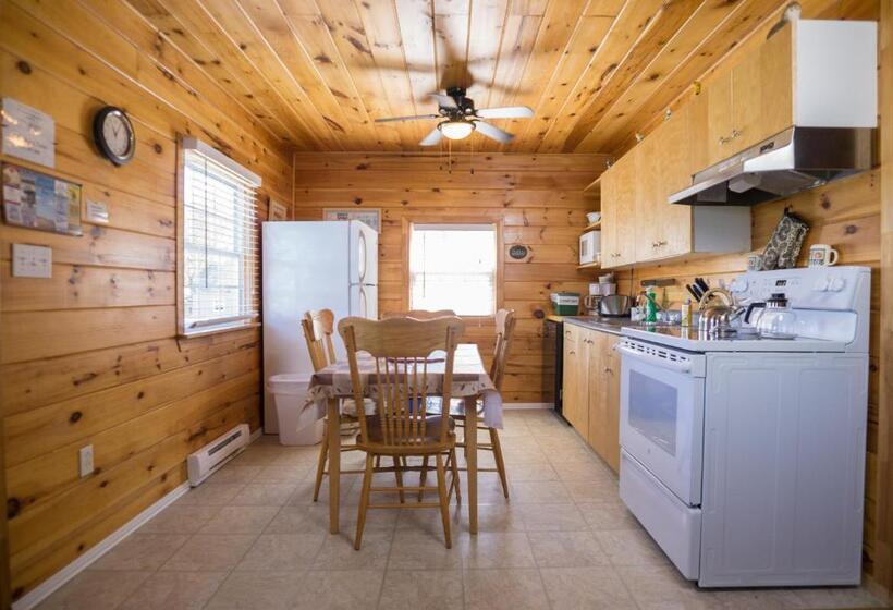 استراحتگاه North Rustico Motel & Cottages