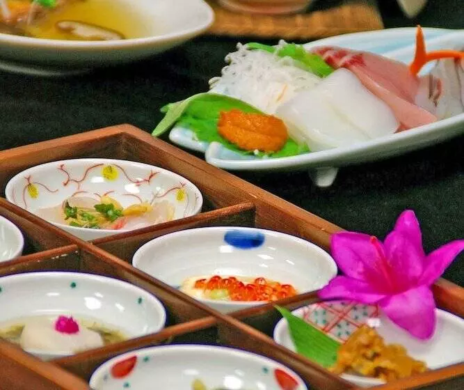 旅館 Charoku Honkan