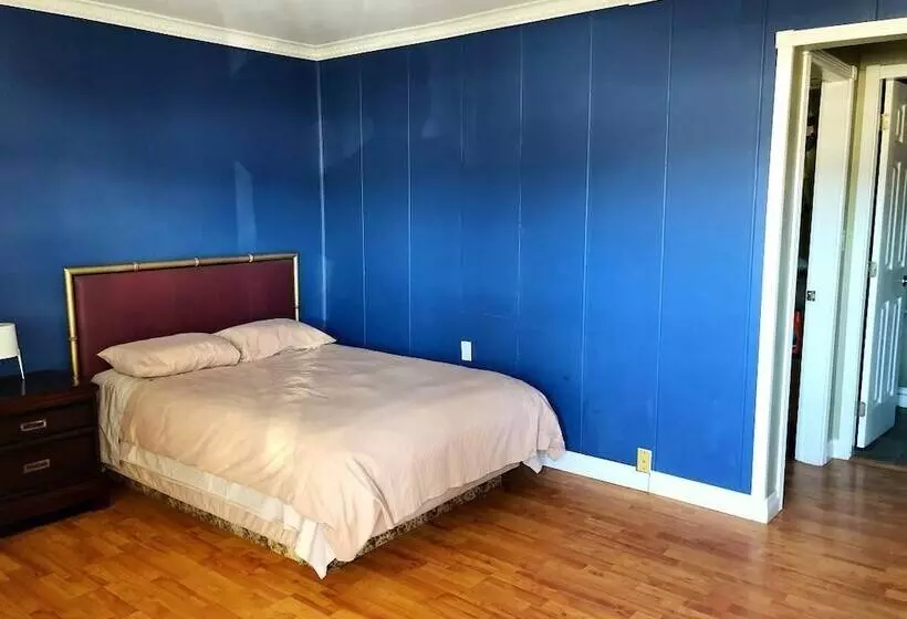 Stampeder Motel