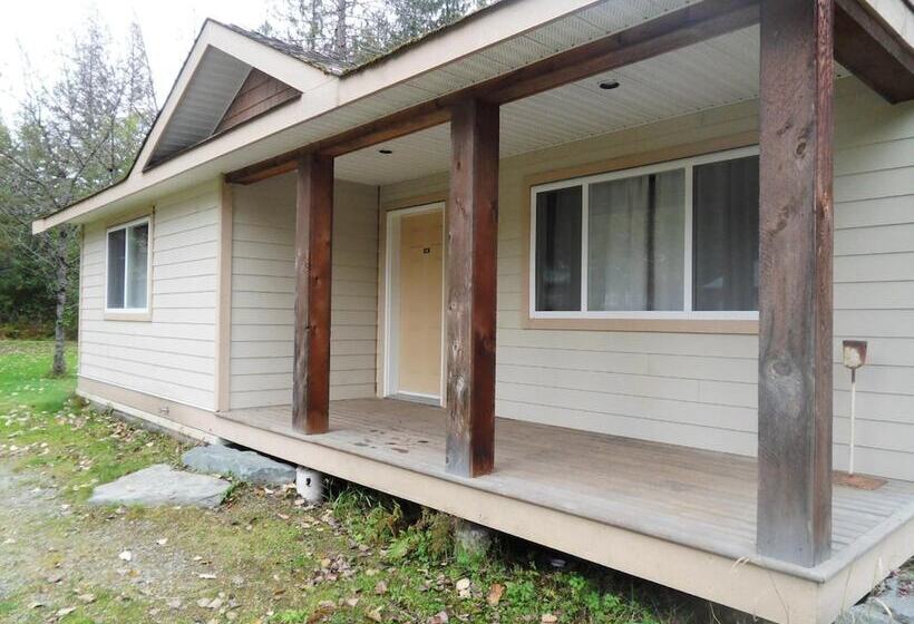 The Hitching Post Motel