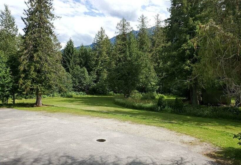 The Hitching Post Motel