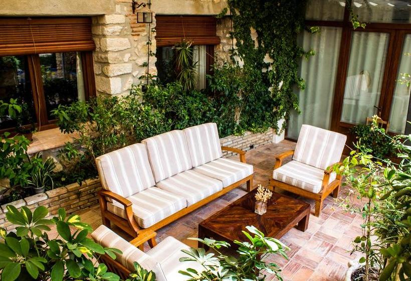 Отель La Font D'alcala