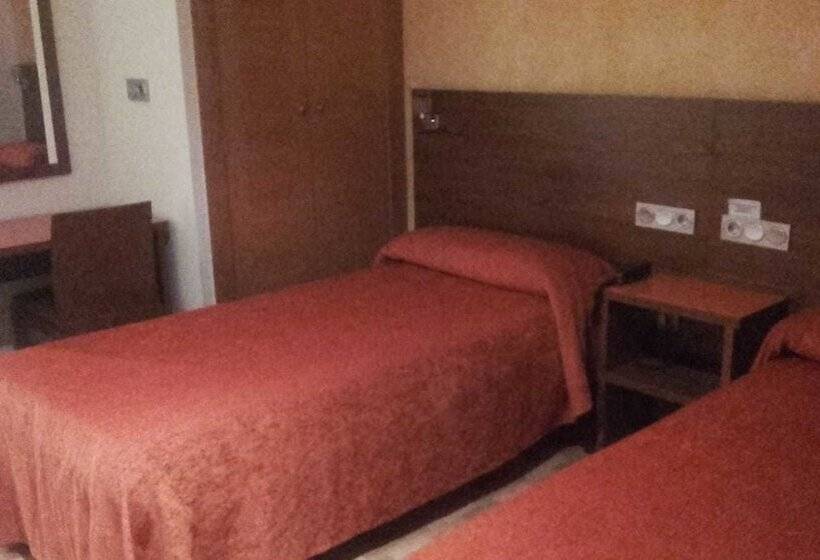 ホテル Totana Sur