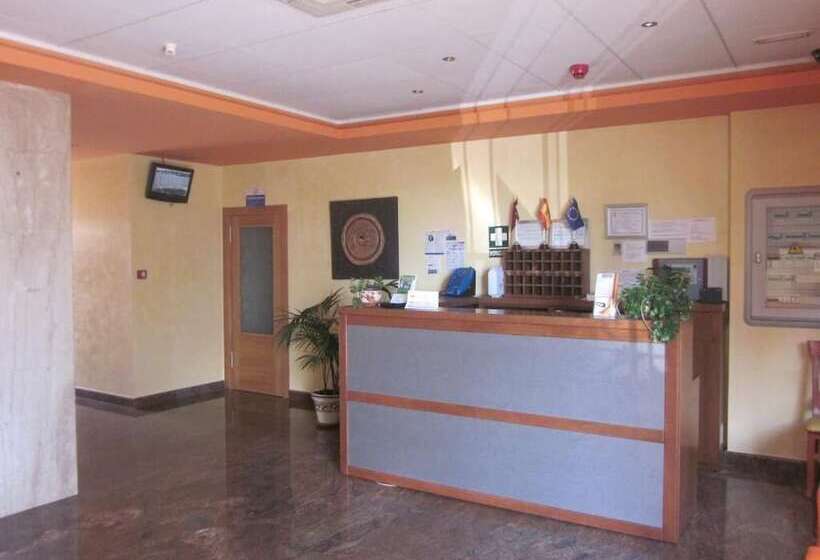 ホテル Totana Sur