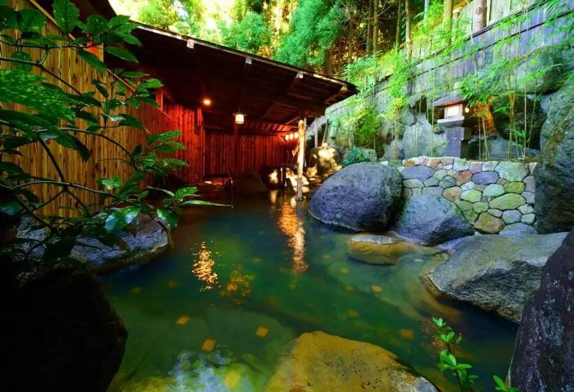 旅館 Beppu Showaen