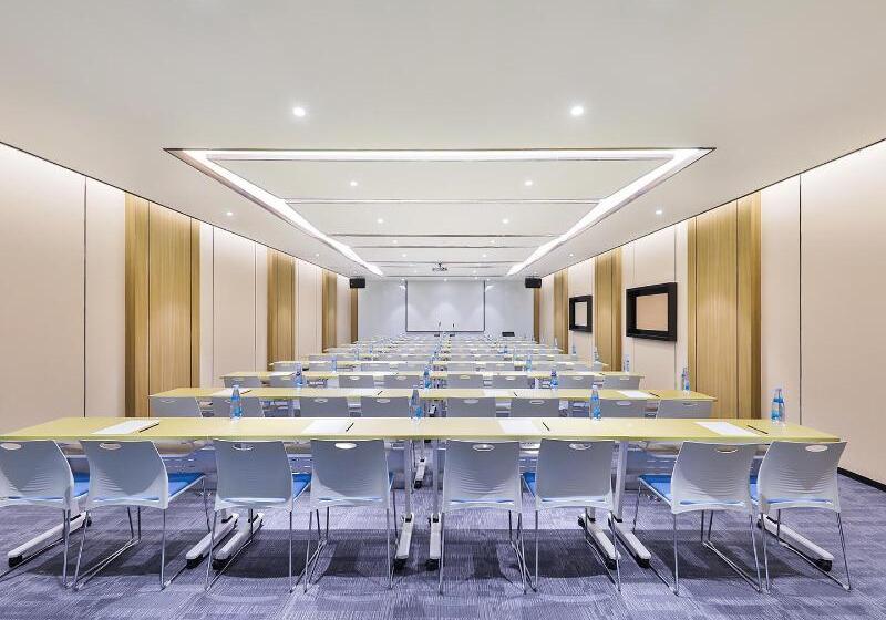 Crystal Orange Hotel (shanghai University Dachang)