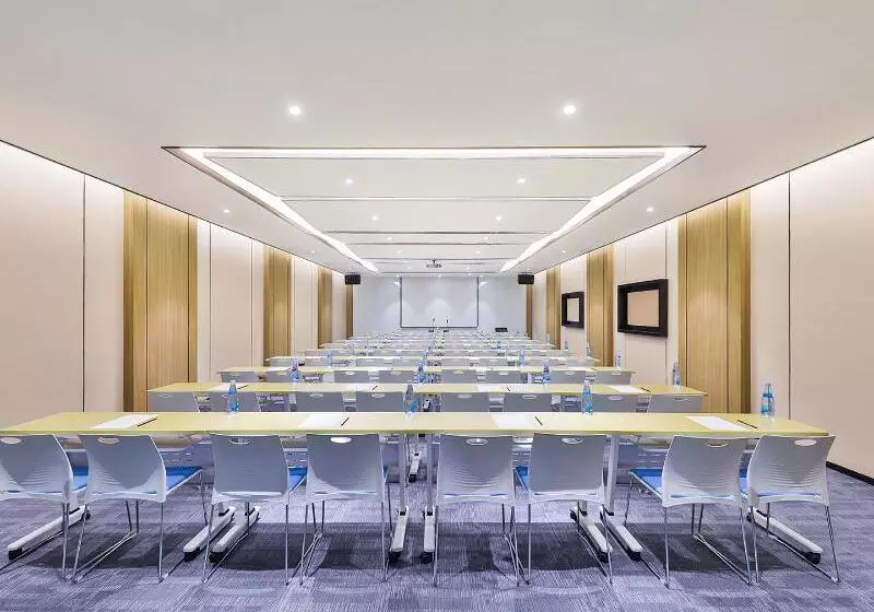 Crystal Orange Hotel (shanghai University Dachang)