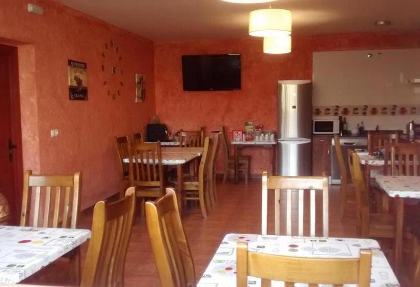 호스텔 Hostal A La Sombra Del Laurel