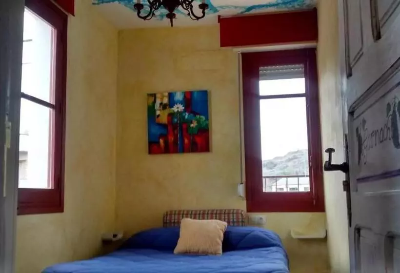هاستل Hostal A La Sombra Del Laurel