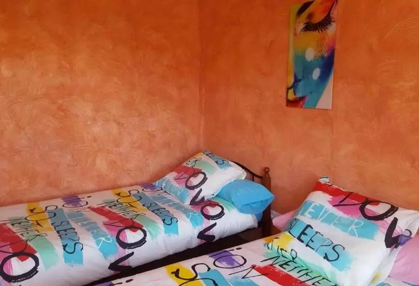 هاستل Hostal A La Sombra Del Laurel