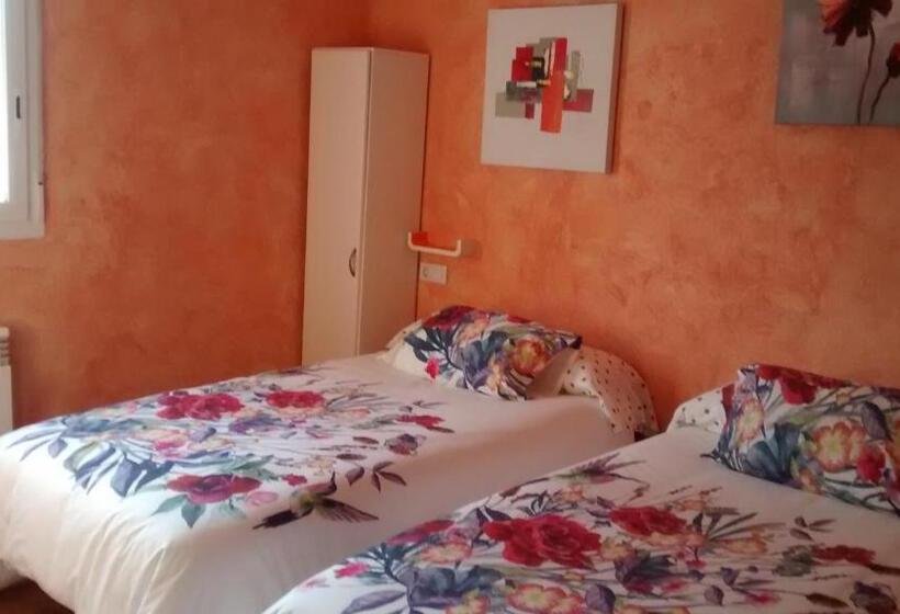 호스텔 Hostal A La Sombra Del Laurel