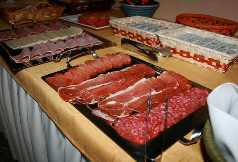 هتل El Pinche De Oro