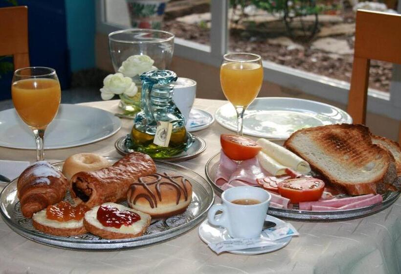 هتل El Pinche De Oro