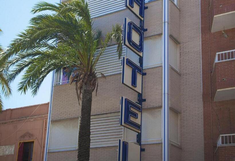 هتل El Pinche De Oro