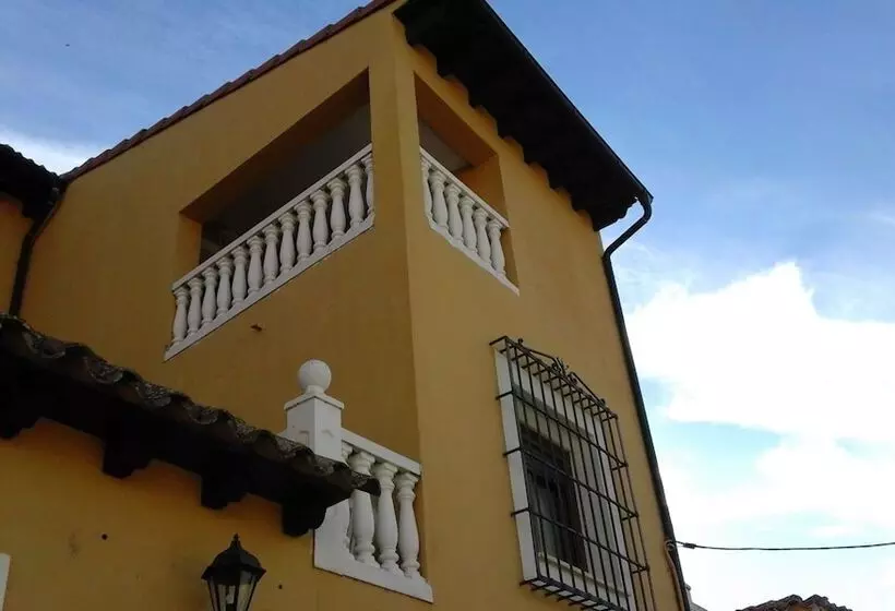 ホテル Hostal Rural Cumbres De Castilla