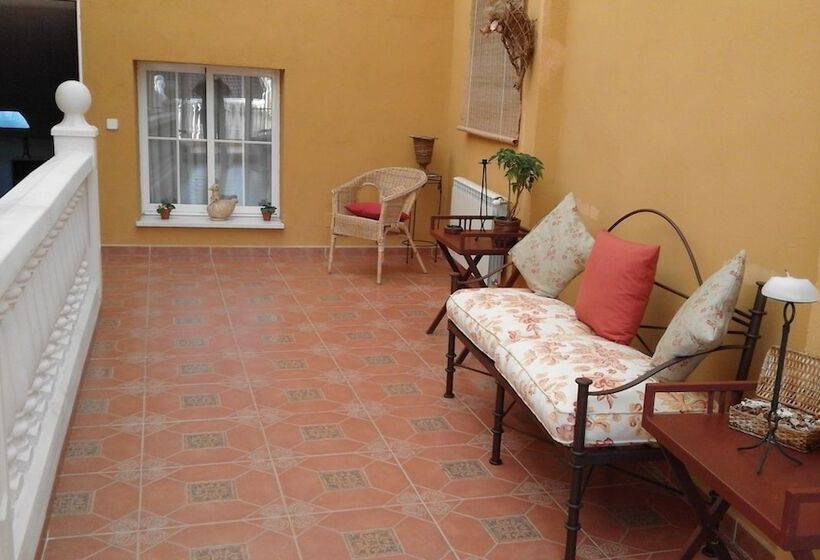 فندق Hostal Rural Cumbres De Castilla