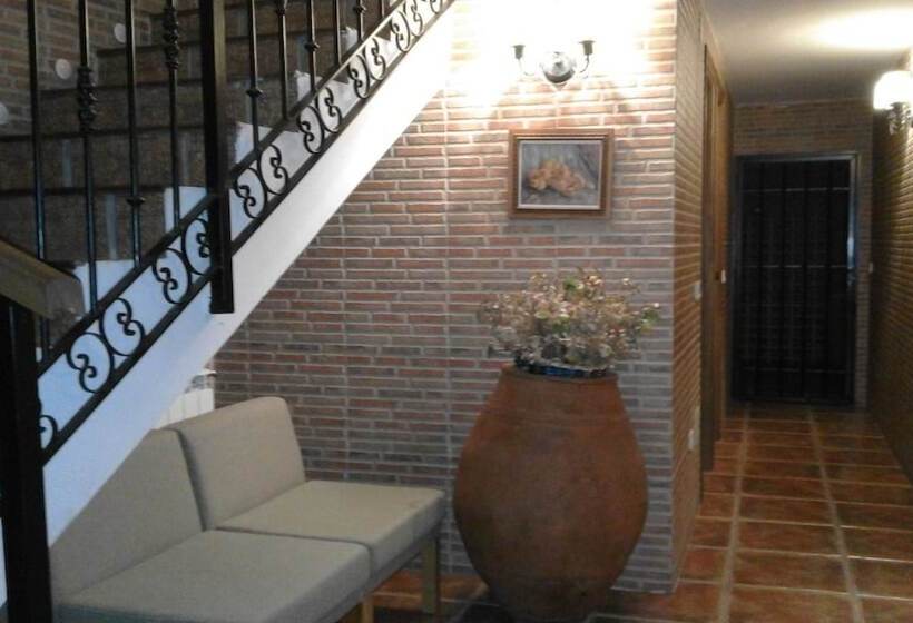 فندق Hostal Rural Cumbres De Castilla