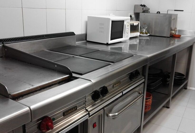 فندق Hostal Rural Cumbres De Castilla