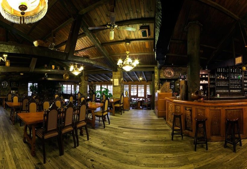 هتل La Moncloa De San Lazaro