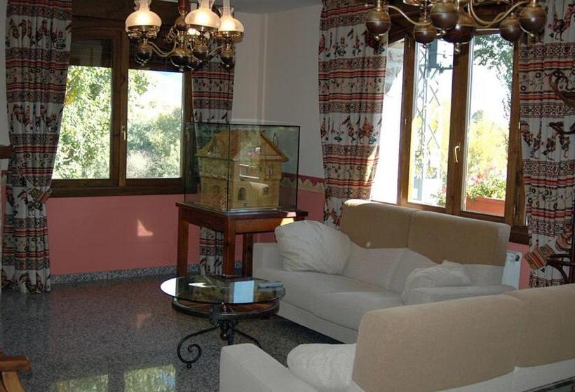 فندق Restaurante Santa Elena