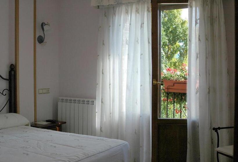 فندق Restaurante Santa Elena