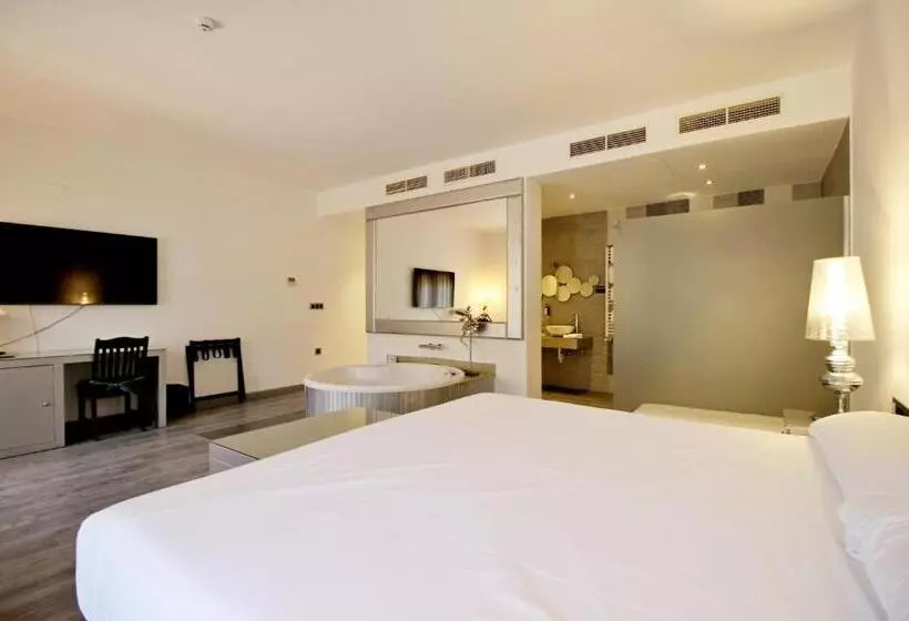 هتل Villa Xarahiz