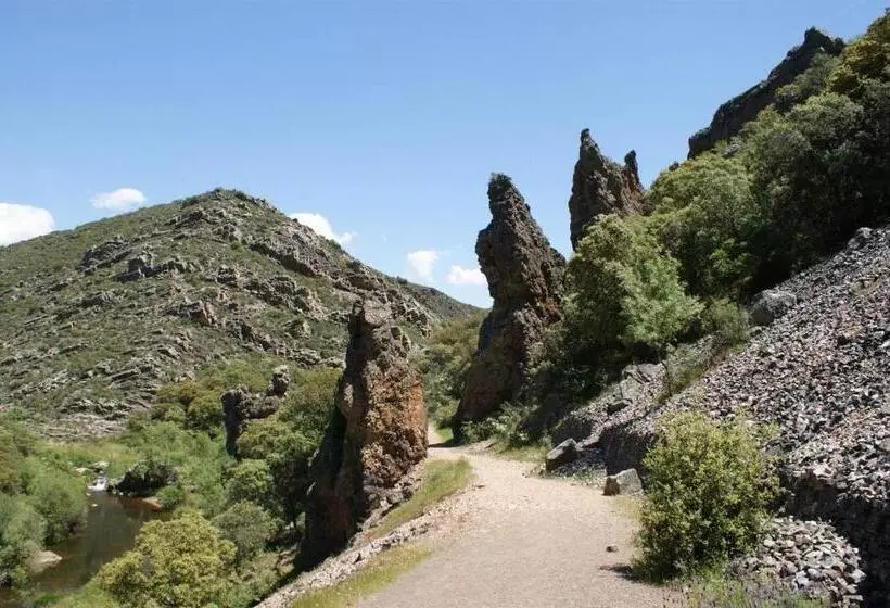 اقامتگاه Lincetur Cabañeros   Centro De Turismo Rural