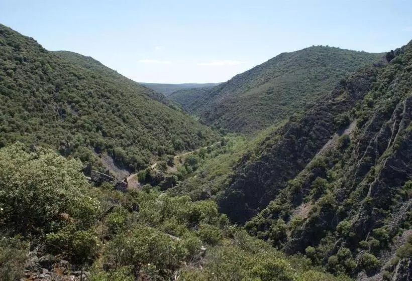 اقامتگاه Lincetur Cabañeros   Centro De Turismo Rural