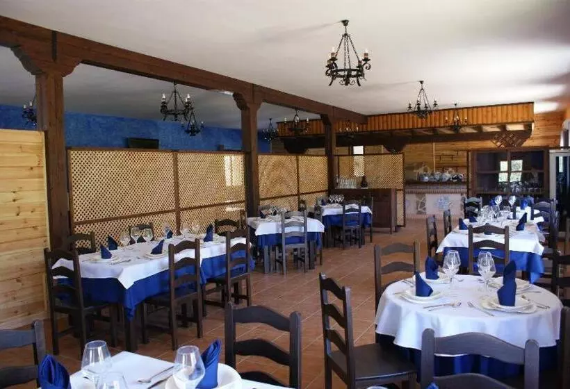 اقامتگاه Lincetur Cabañeros   Centro De Turismo Rural