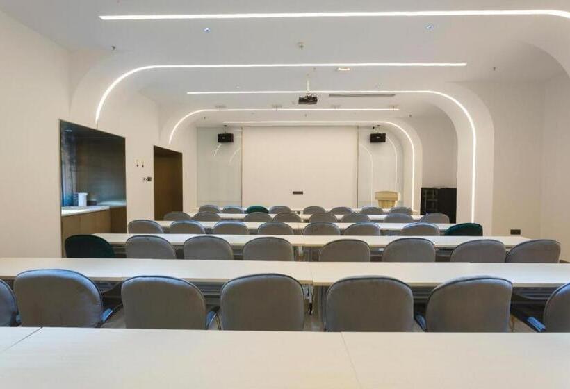 Starway Hotel Nanchang Honggutan Lvdi Twin Tower Wanda Plaza