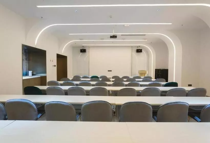 Starway Hotel Nanchang Honggutan Lvdi Twin Tower Wanda Plaza