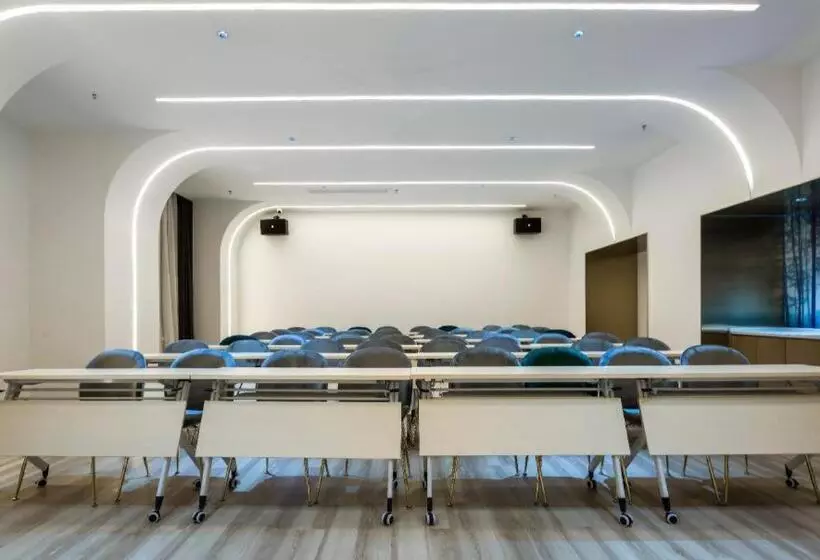 Starway Hotel Nanchang Honggutan Lvdi Twin Tower Wanda Plaza