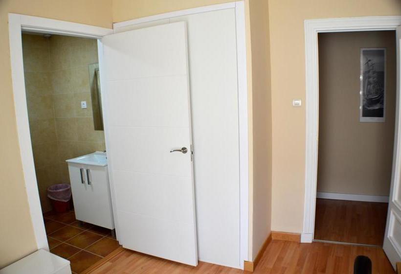 فندق صغير Residencia Universitaria Europa