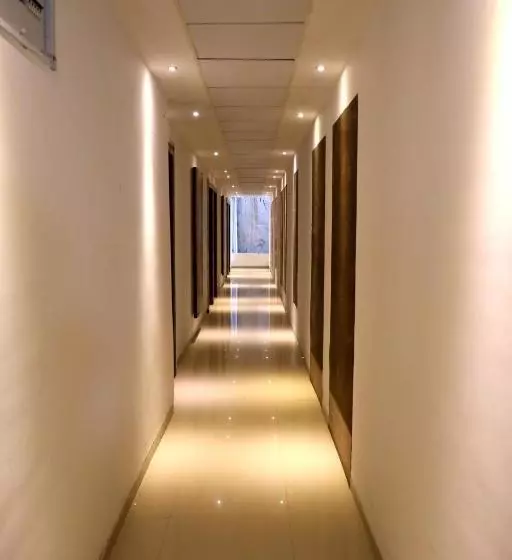 ベッドアンドブレックファースト Adarsh Palace