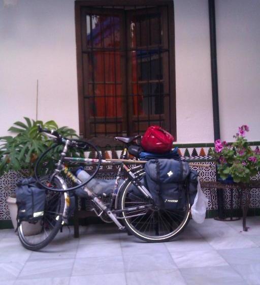 تختخواب و صبحانه Backpacker Al Katre