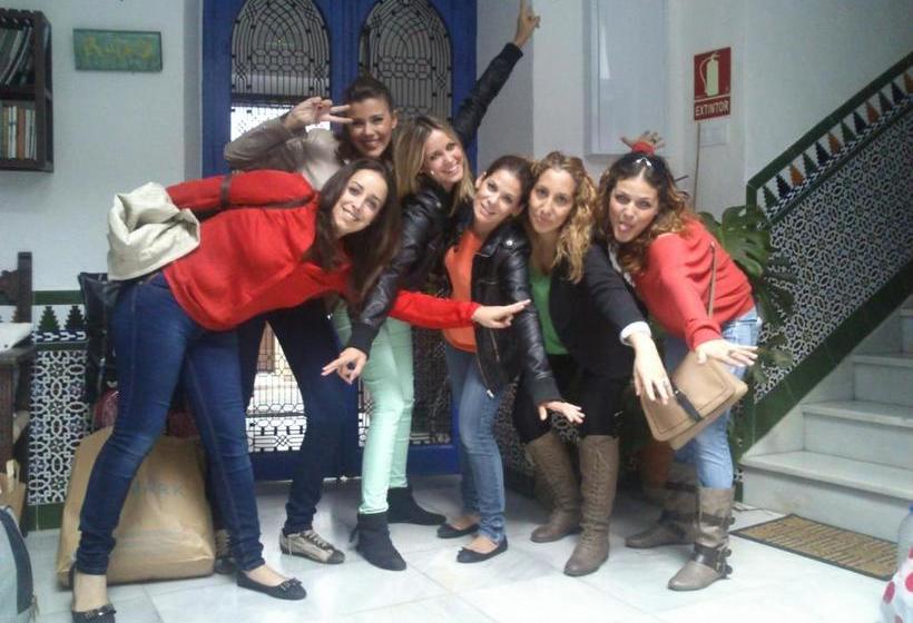 تختخواب و صبحانه Backpacker Al Katre