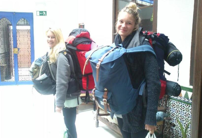 تختخواب و صبحانه Backpacker Al Katre