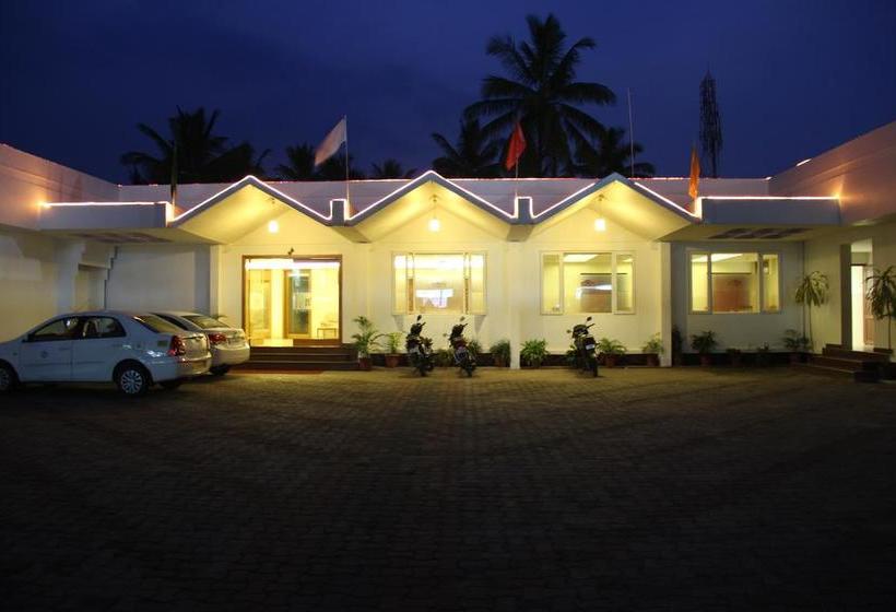 호텔 Issacs The Resort