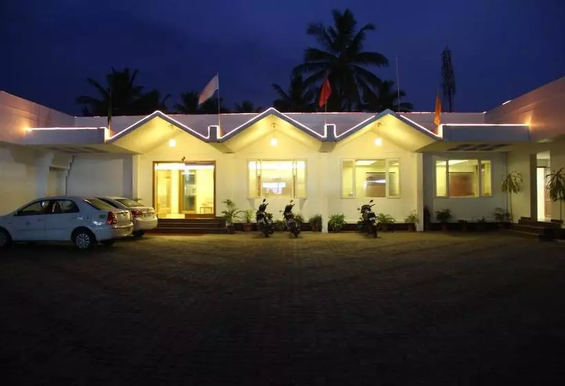 Hotelli Issacs The Resort
