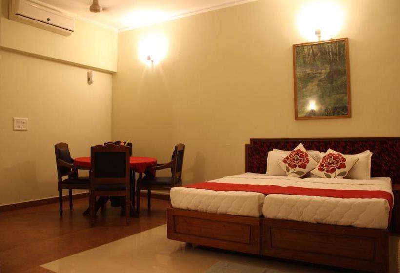 호텔 Issacs The Resort