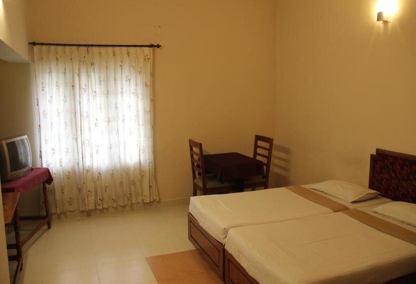 호텔 Issacs The Resort