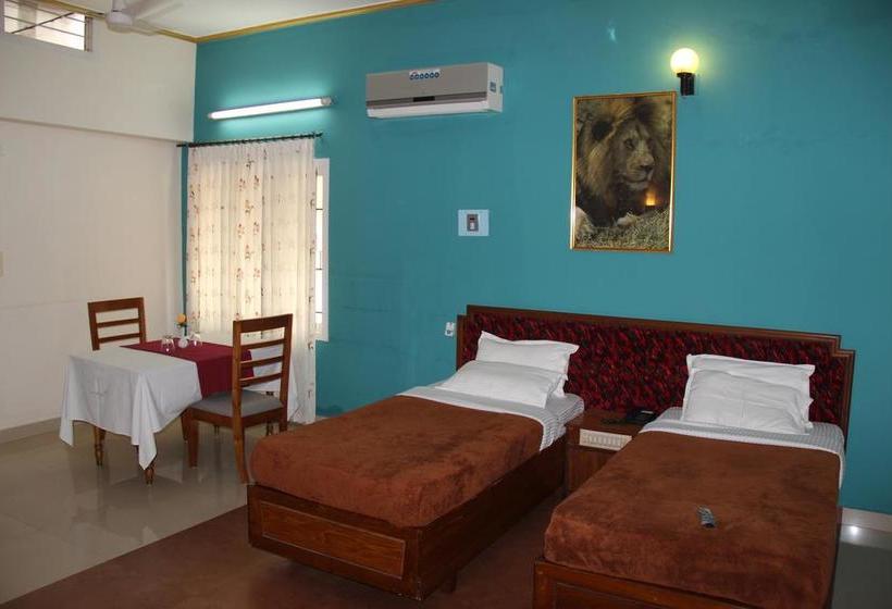 호텔 Issacs The Resort