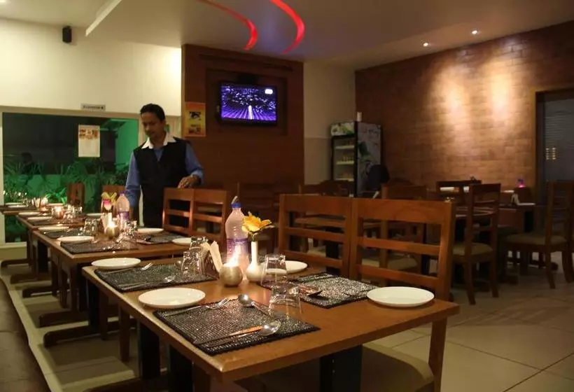 Hotelli Issacs The Resort